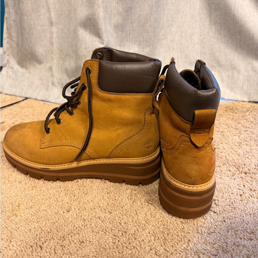 Woman’s Cheyenne valley timberland boots size 9 - Picture 4 of 9